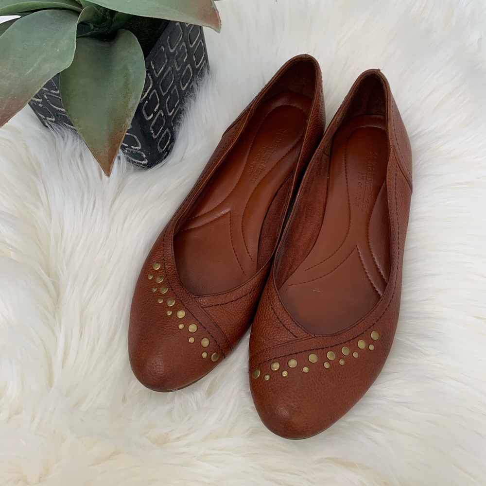 Naturalizer brown studded flats size 9